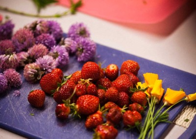 FEEST cutting board strawberries